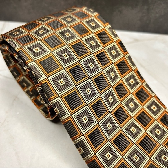 Haggar 59” Polyester Pattern Tie in Brown and Orange - Picture 2 of 3